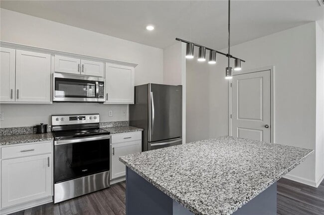 Building Photo - 595 Magnolia Cir