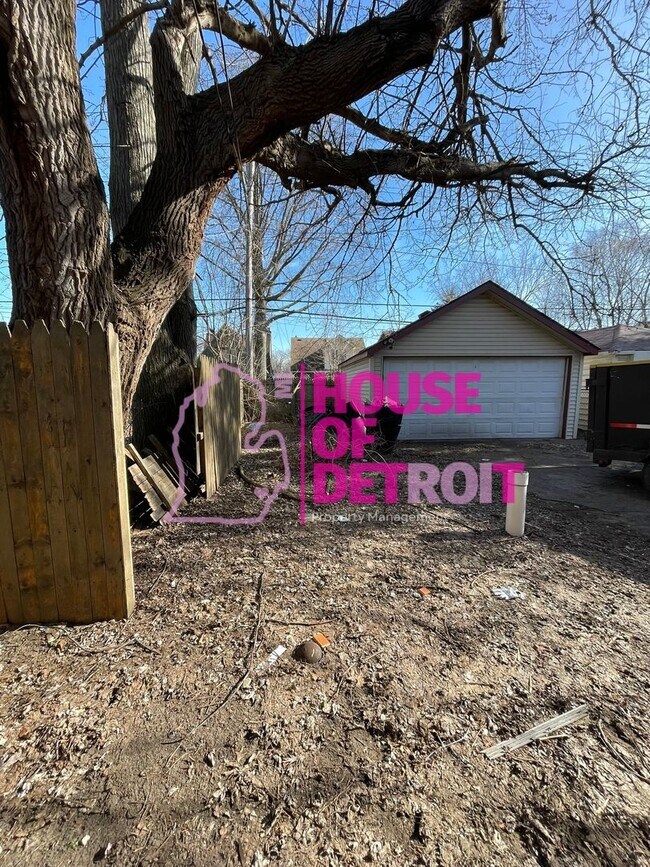 Building Photo - SECTION 8 ONLY | 4 BEDROOM | 3 BATH | FREE...