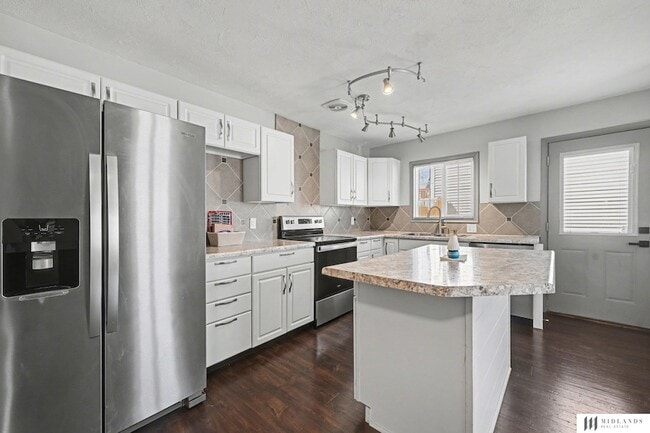 Building Photo - 8109 Valley Rd