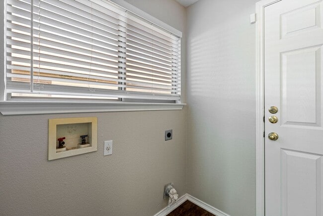 Building Photo - Beautiful 3 bedroom, 2.5 bathroom home in Round Rock!!!