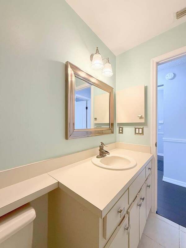 Building Photo - 1118 Hardwood Dr