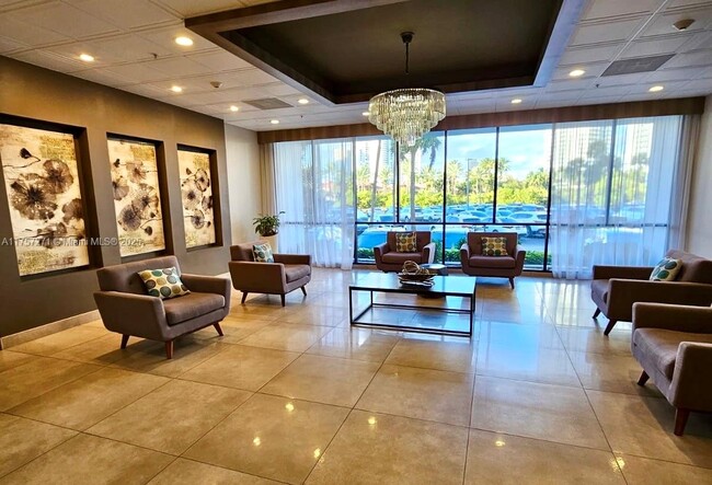 Building Photo - 3731 N Country Club Dr