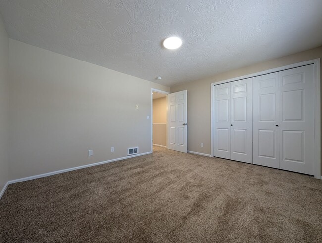 Building Photo - Large 2 Bedroom Condo in Sunset Meadows - ...