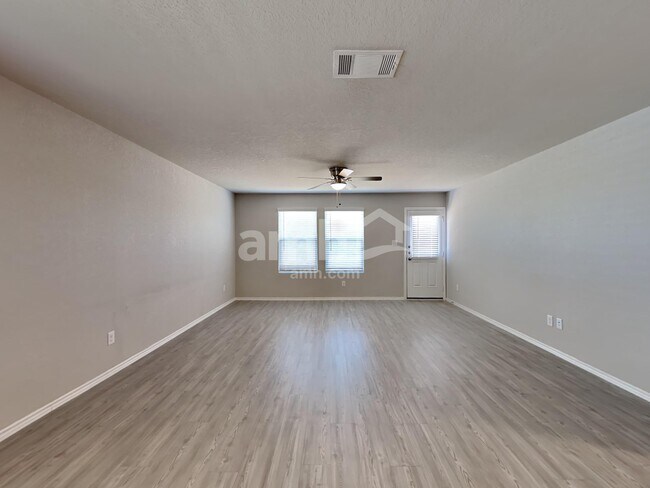 Building Photo - 502 Summersweet Rd