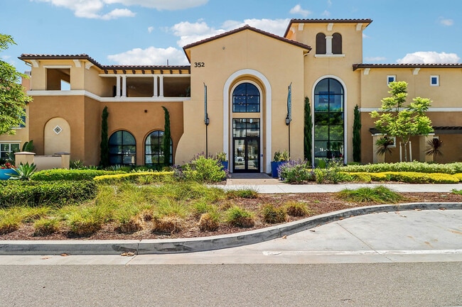 Building Photo - AMLI Camarillo