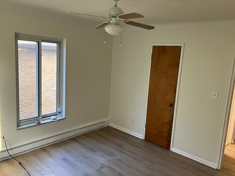 Building Photo - 3445 Beverly Dr