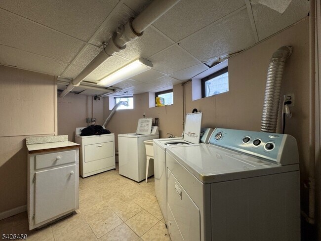 Building Photo - 4 Claremont Pl