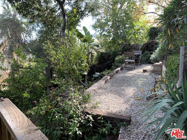 Building Photo - 6216 Temple Hill Dr