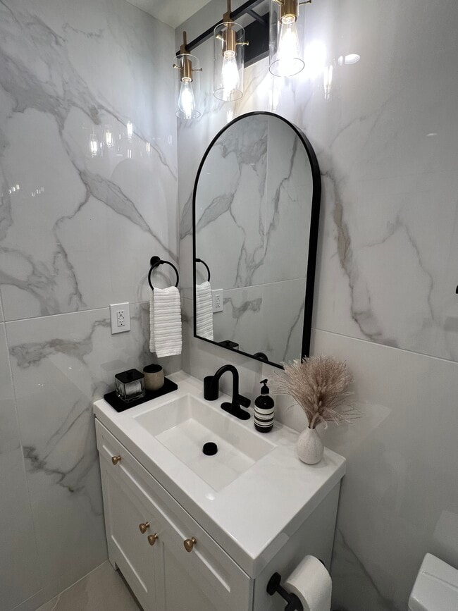 Building Photo - 16098 Calahan St