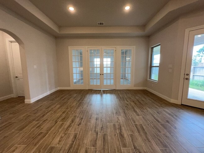 Building Photo - 5714 Caracara St