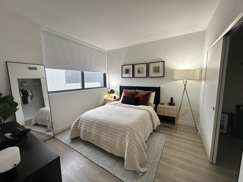 Building Photo - 1020 NW 36th Ct