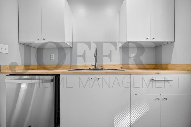 Building Photo - 2096 W 32nd St