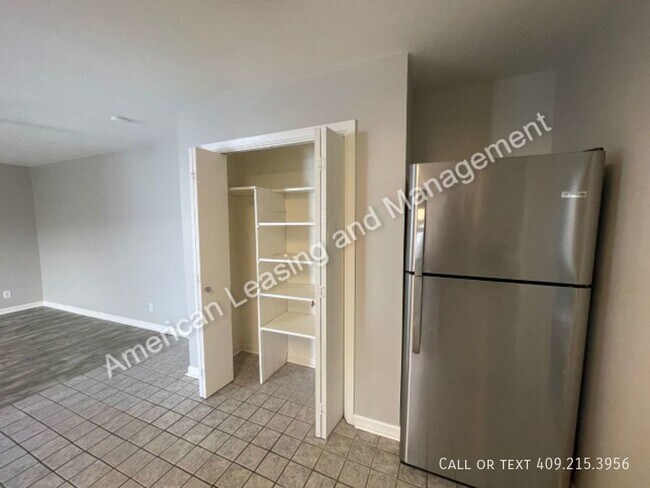 Building Photo - Beautifully Updated 3/2.5 Townhome in Beau...