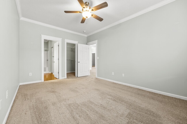 Building Photo - 6307 Sweetwater Blvd