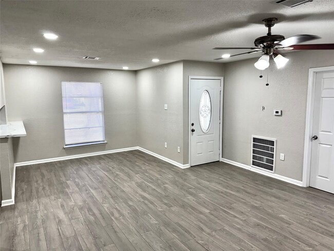 Building Photo - 10206 Buena Park Dr