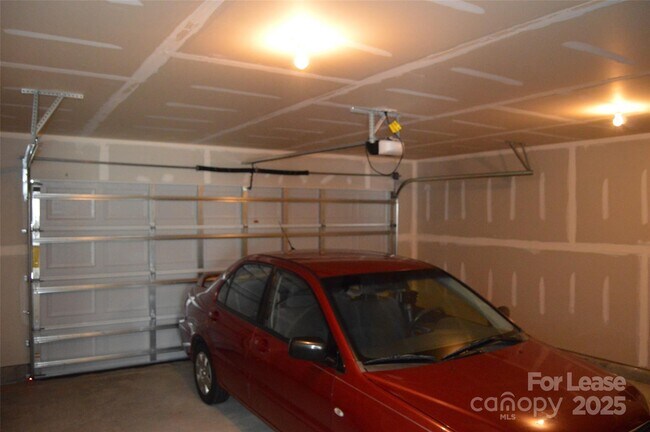 Building Photo - 117 Quail Springs Rd