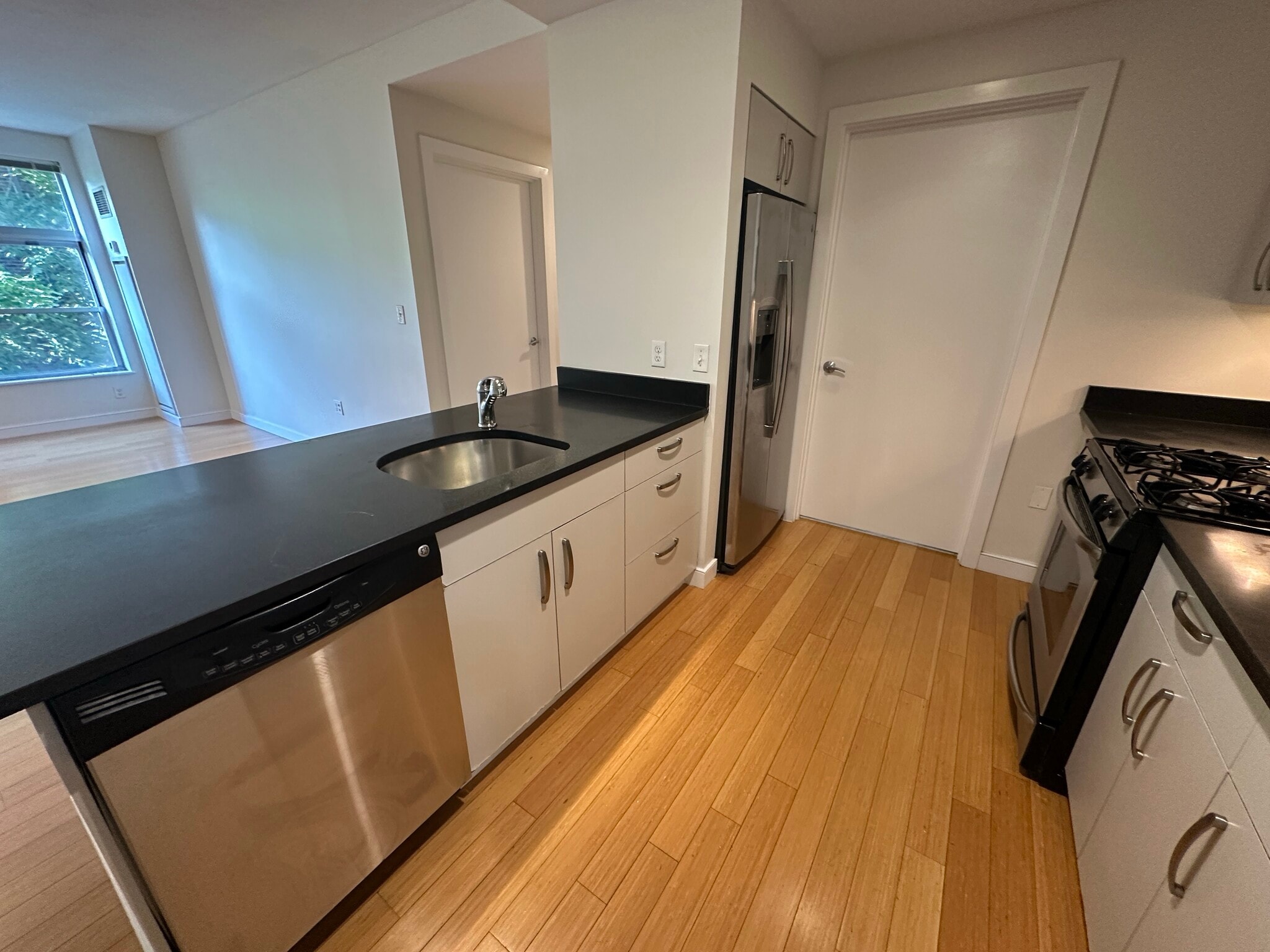 Building Photo - 591 Albany St