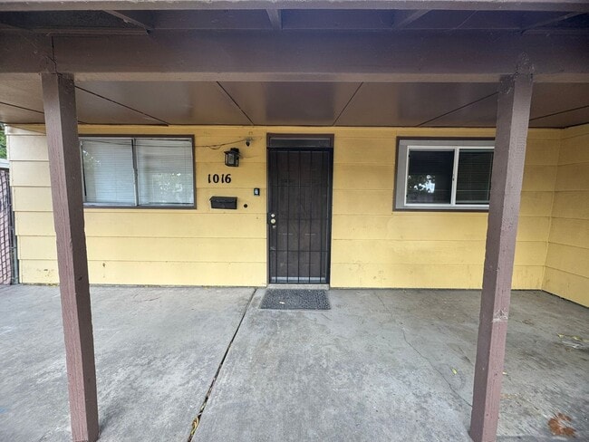 Building Photo - Spacious 4 Bedroom Home in West Sac