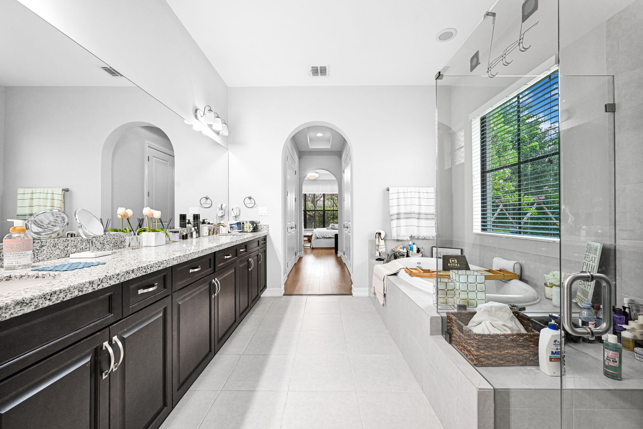 Building Photo - 8855 Watercrest Cir W