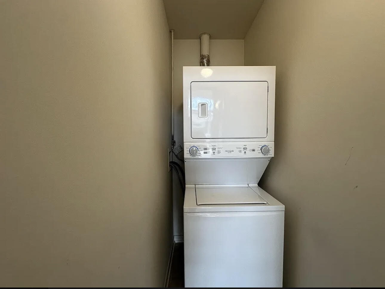 Building Photo - 3207 N Narragansett Ave