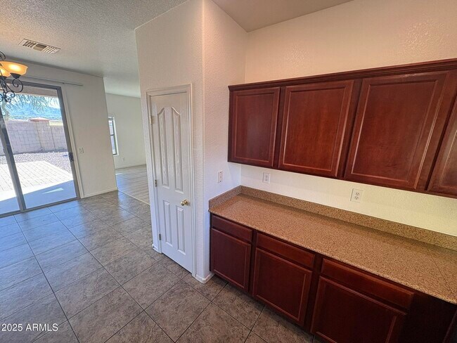 Building Photo - 7709 S 63rd Dr