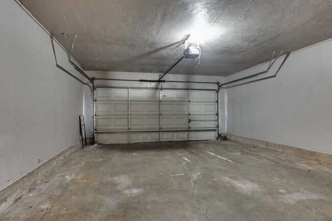 Building Photo - Three bed/2.5 bath in Harvest Hills