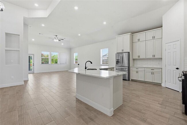 Building Photo - 112 Margarita Dr