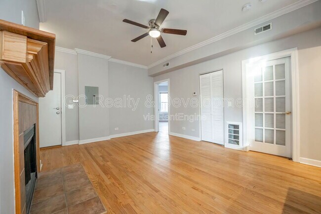 Building Photo - 869 W Cornelia Ave