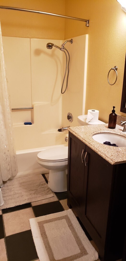 Building Photo - Excellent 3 Bed/2.5 Bath Mountain Shadows Town-home / Water Included, Co-Signor OK, Pets Considered