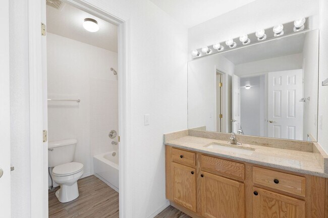 Building Photo - Relaxing townhome in Monument Villas