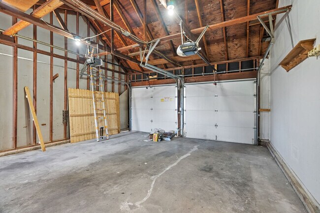 Building Photo - 5382 Kings Park Dr