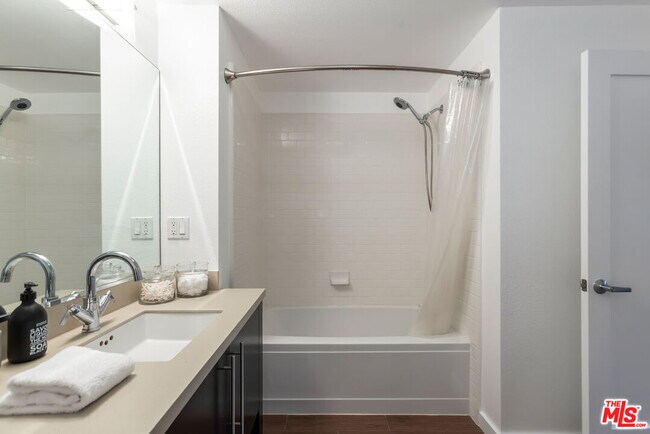 Building Photo - 13045 Pacific Promenade