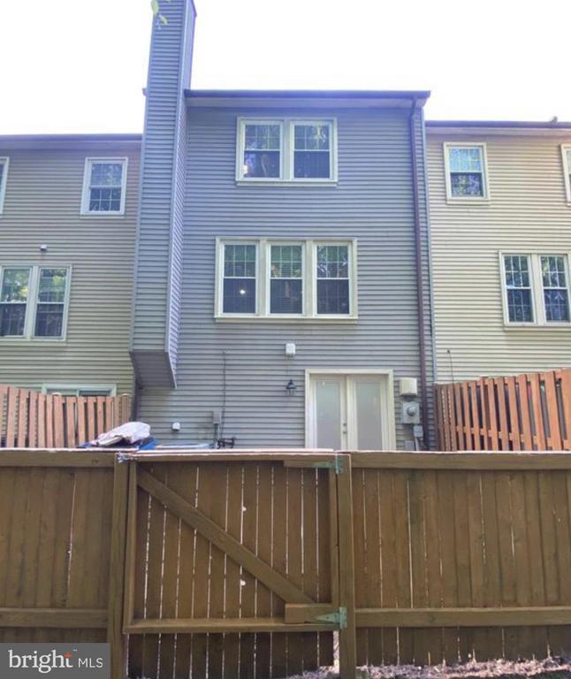 Building Photo - 14447 Four Chimney Dr