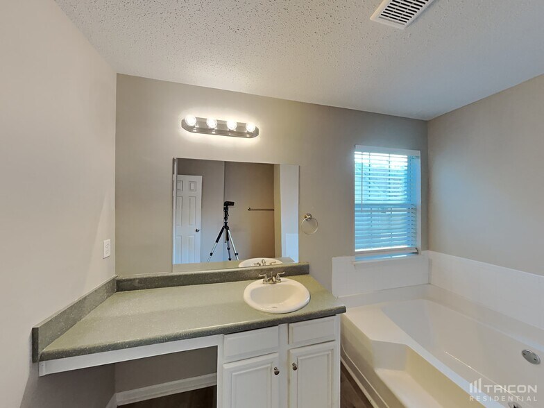 Building Photo - 4615 Derby Loop