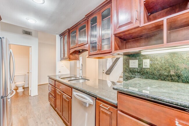 Building Photo - 708 Fowler St