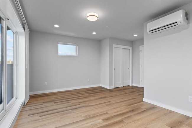 Building Photo - Stunning Brand-New Ballard Townhome with A...