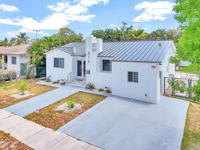 Primary Photo - 876 NE 81st St