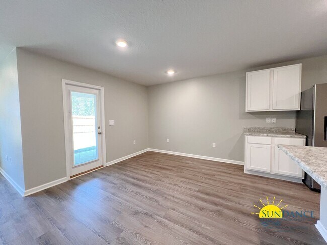 Building Photo - Gorgeous 4 Bedroom Home in Crestview!