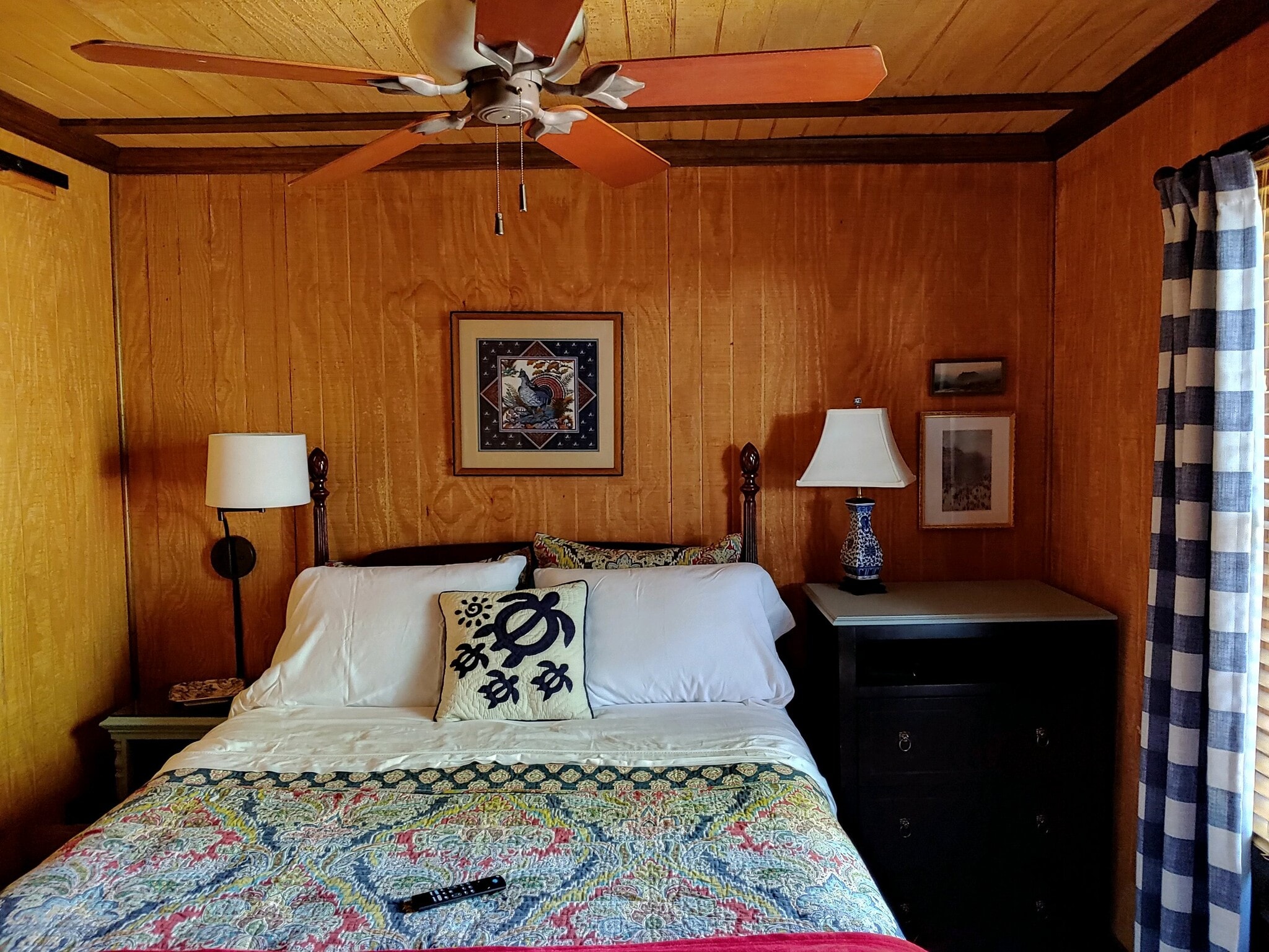Queen bedroom - 432 Apache Rd