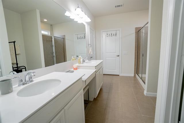 Building Photo - 841 Birdie Dr