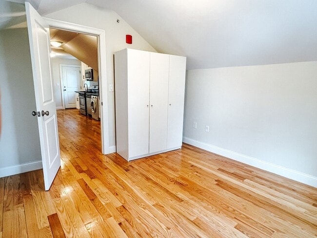 Building Photo - 240 Prospect St