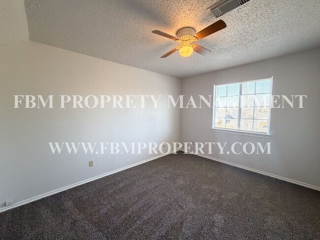 Building Photo - 493 Bryant Ave