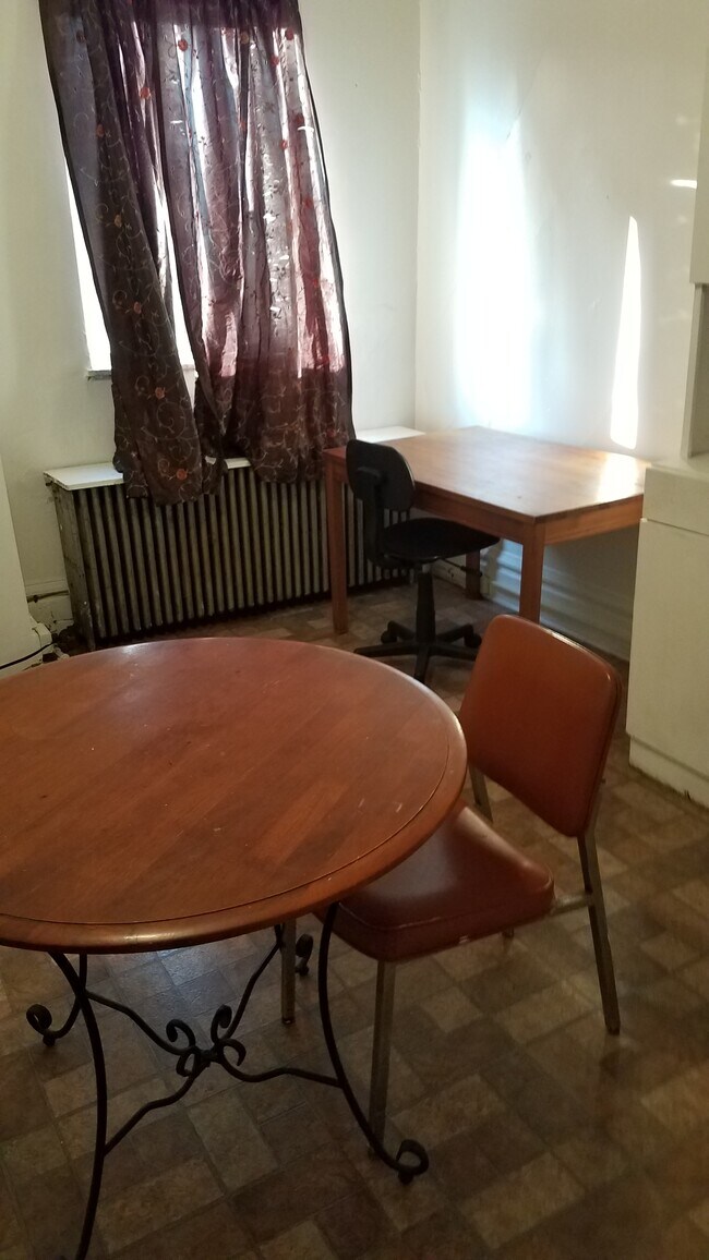 Building Photo - 368 Atwood St