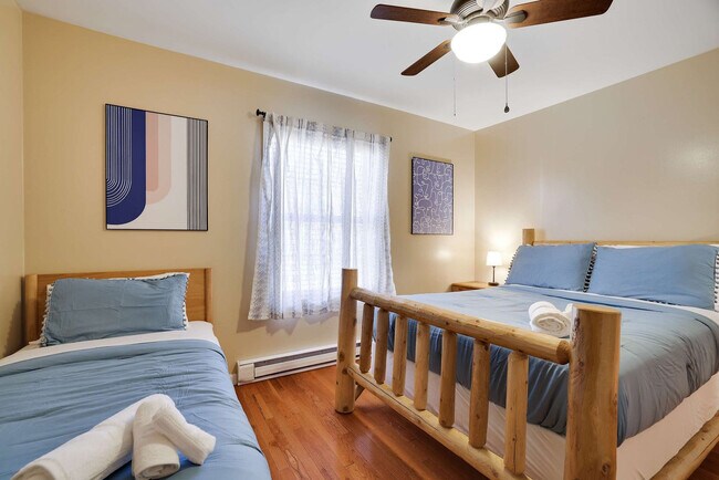 Building Photo - 255 Hillary Dr W