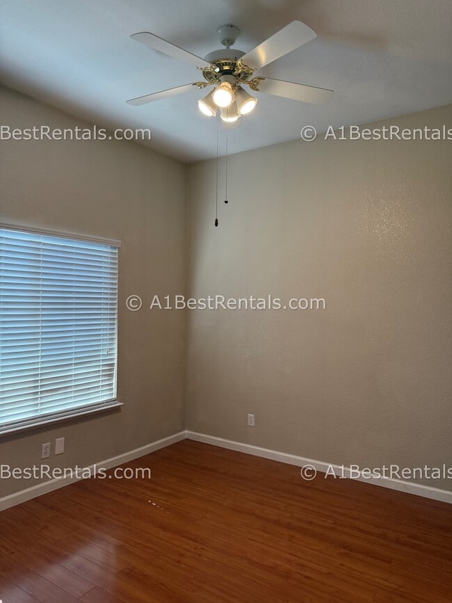 Building Photo - 1216 McGuire Dr