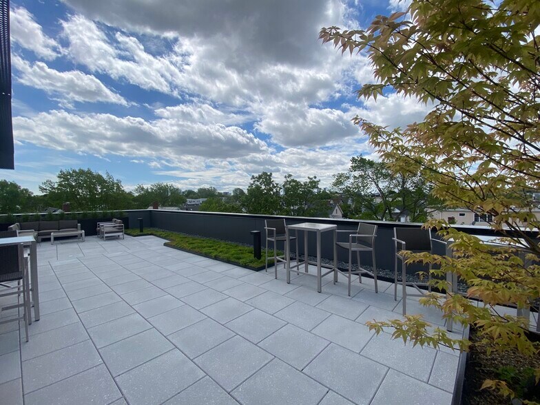 Building Photo - 154 Broadway