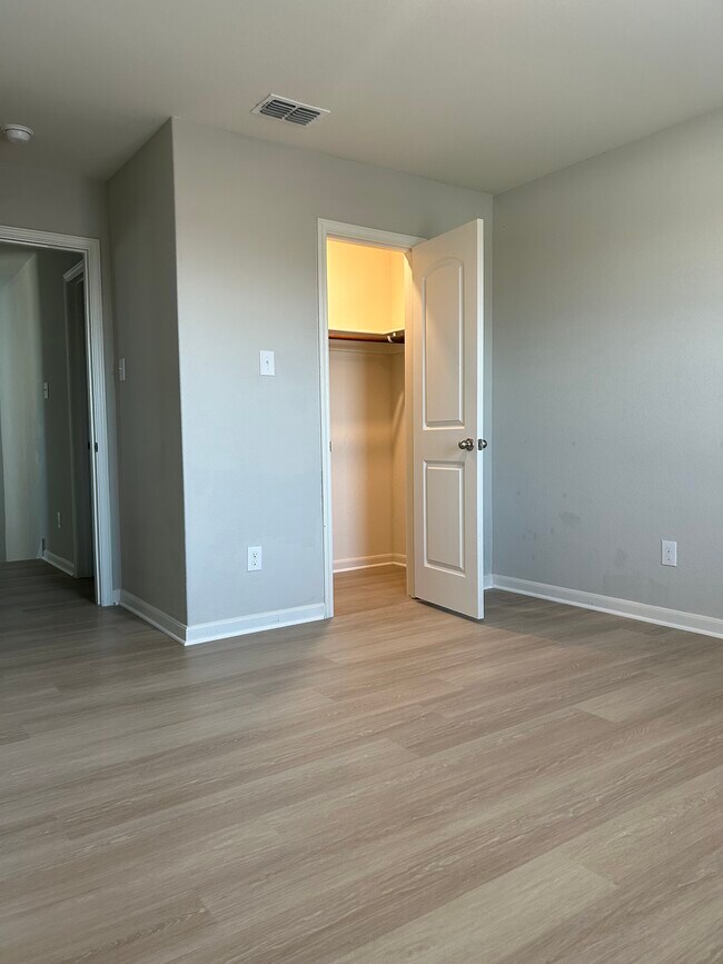 Building Photo - 1825 Liam Dr