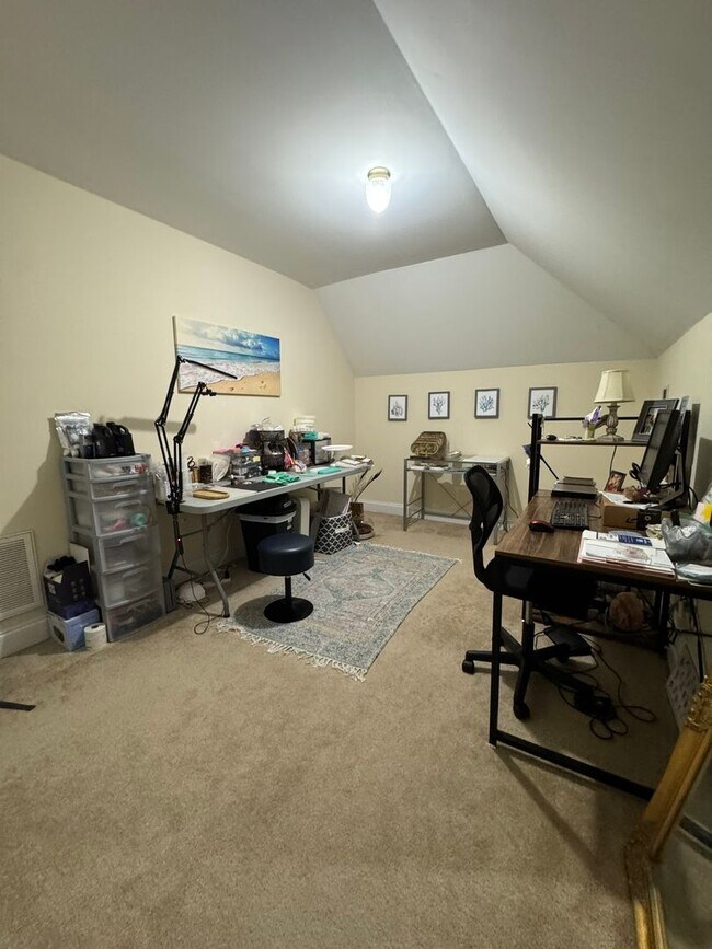 Building Photo - 3BR Beauty on the Eastside!