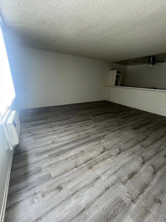 Interior Photo - 11139 Acama Street,