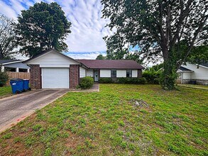 Building Photo - 3 Bedroom Single Family Home In Bentonville!
